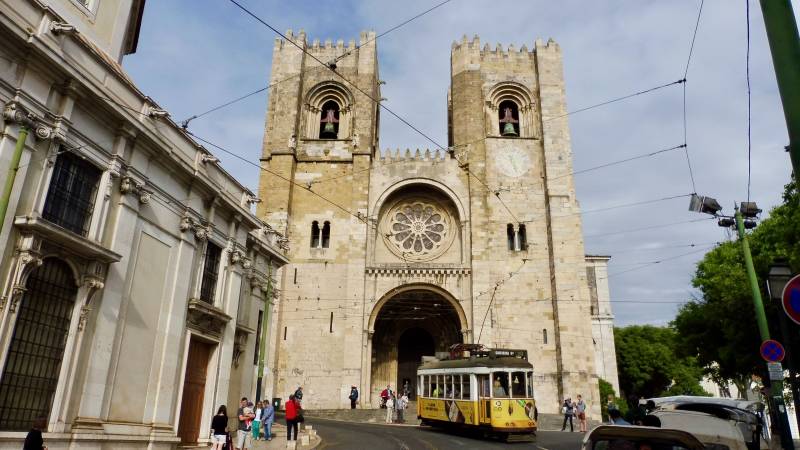 Lisbon Cathedral, Tram 28