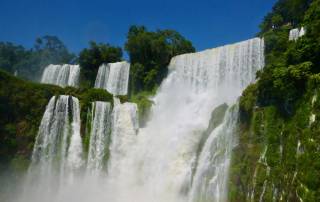 Salto Bossetti waterfall viewed from Iguazú River