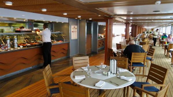 Oceania Marina Review, Waves Grill
