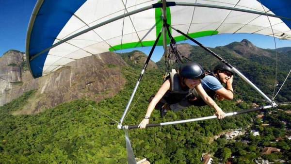 Pilot takes a Nap, Hang Gliding Rio