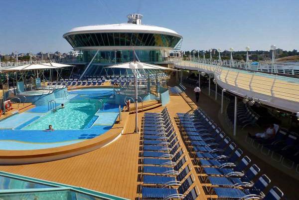 Pool Deck, Viking Crown Lounge, Rhapsody of the Seas Tour