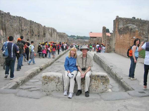 Pompeii Tourist Crowds, Pompeii Day Trip