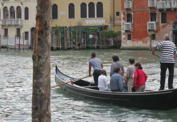 Traghetto Gondola Crossing Grand Canal, Venice Self Guided Tour, Italy