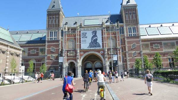 Bike straight through Rijksmuseum, Visit Amsterdam