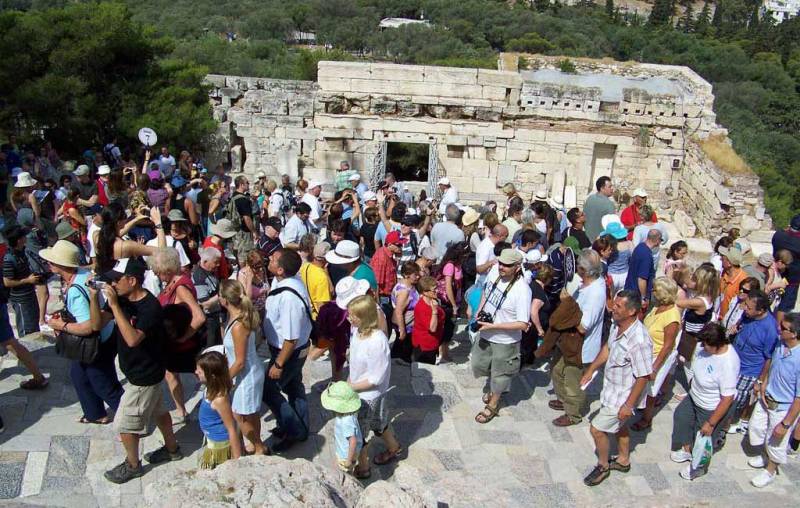 Pantheon busy with Tourists, Athens Visit