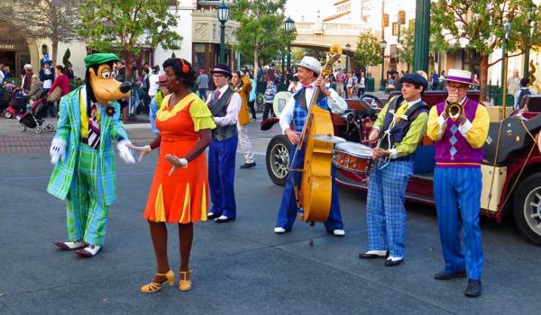 Street Performers, California Adventure Park, Disneyland, Visit Anaheim