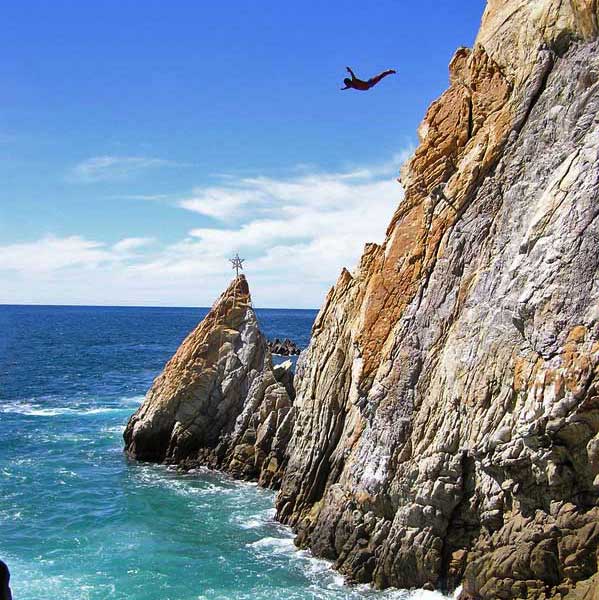 Visit Acapulco | Cliff Divers | Old Town | Beaches | Other Sights | Hotels