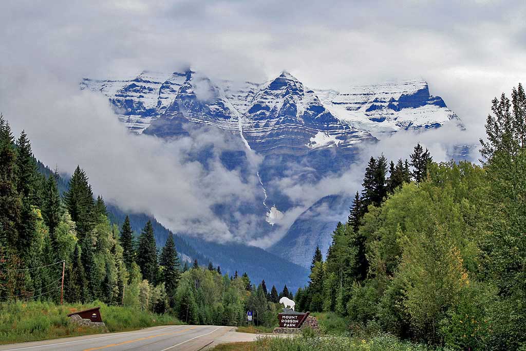 Mount Robson Park from Yellowhead Highway