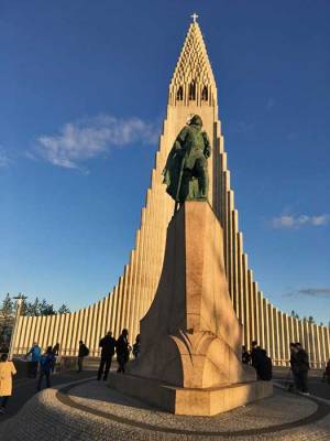 Leif Erikson Statue in front of Hallgrimskirkja Church, Reykjavik Visit