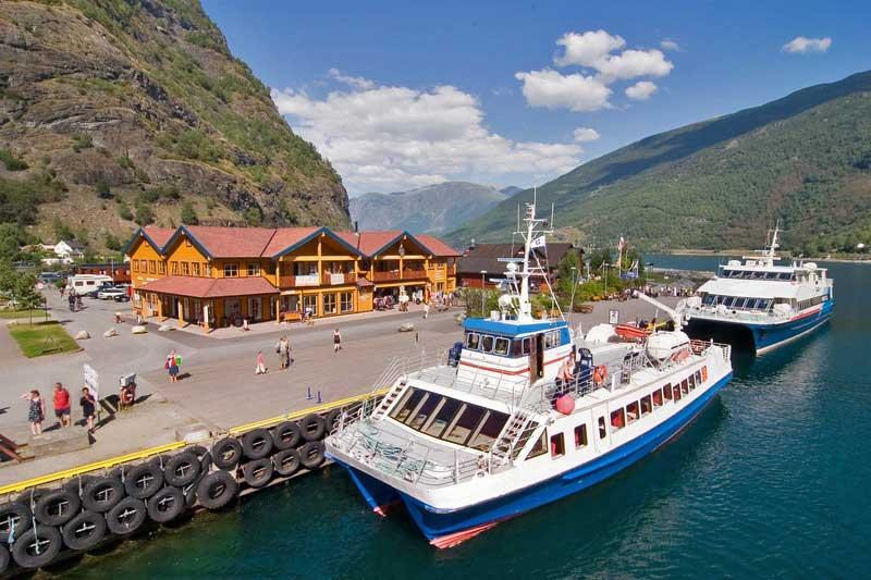fjord cruise aurlandsfjord