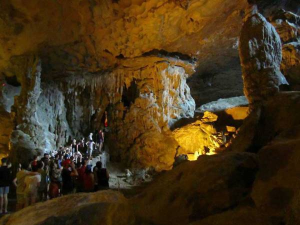 Sung Sot Cave of Surprises, Visit Halong Bay