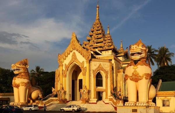 Chinthes, Leogryphs, Shwedagon Pagoda, Visit Yangon