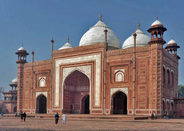 Mosque beside the Taj Mahal, Visit Agra