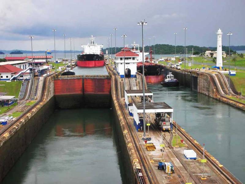 Descending to Colon, Gatun Locks, Visit Panama Canal