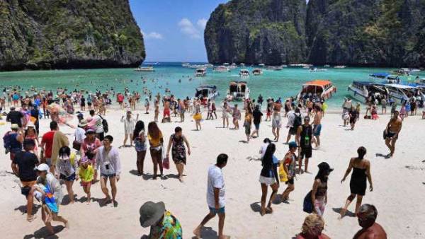 Maya Bay Closed after Overcrowding