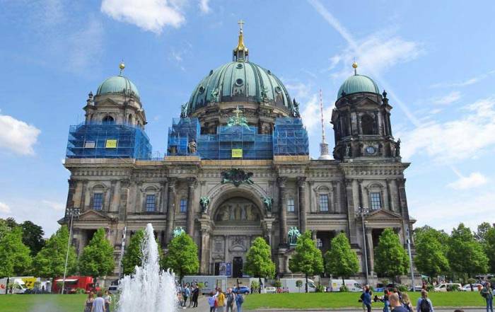 Berlin Cathedral, Touring Berlin