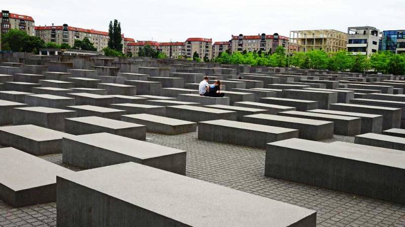 Murdered Jews Memorial, Touring Berlin