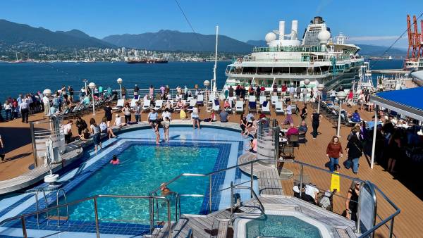 Noordam Stern Pool Deck, Vancouver