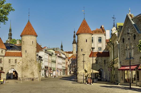 Top 10 Things to See and Do in Tallinn, Viru Gate, Tallinn, hanswell @Pixabay