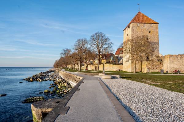 Beach Promenade, Visby, ArildV @ Wikimedia