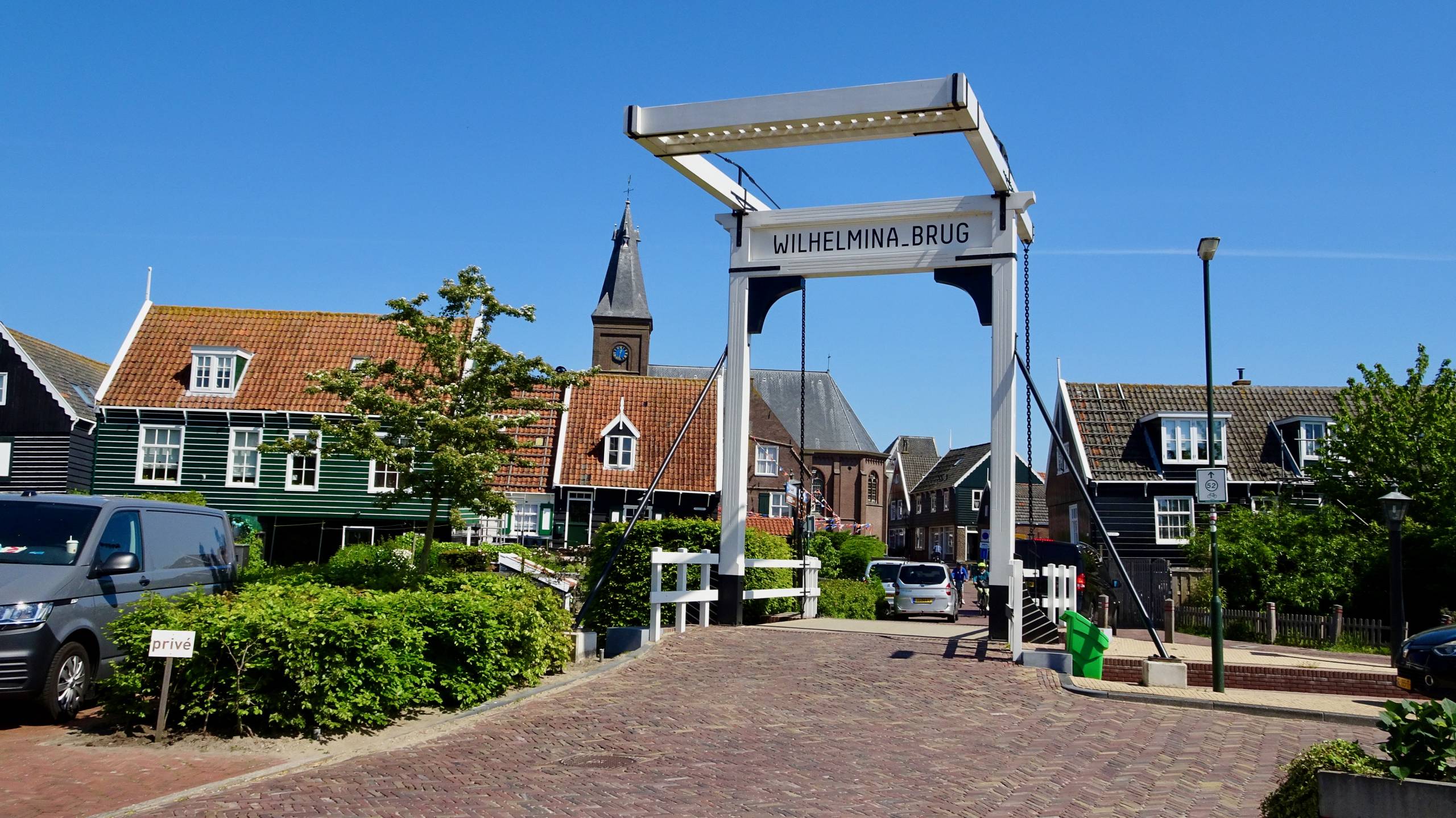 Wilhelmina Brug, Marken