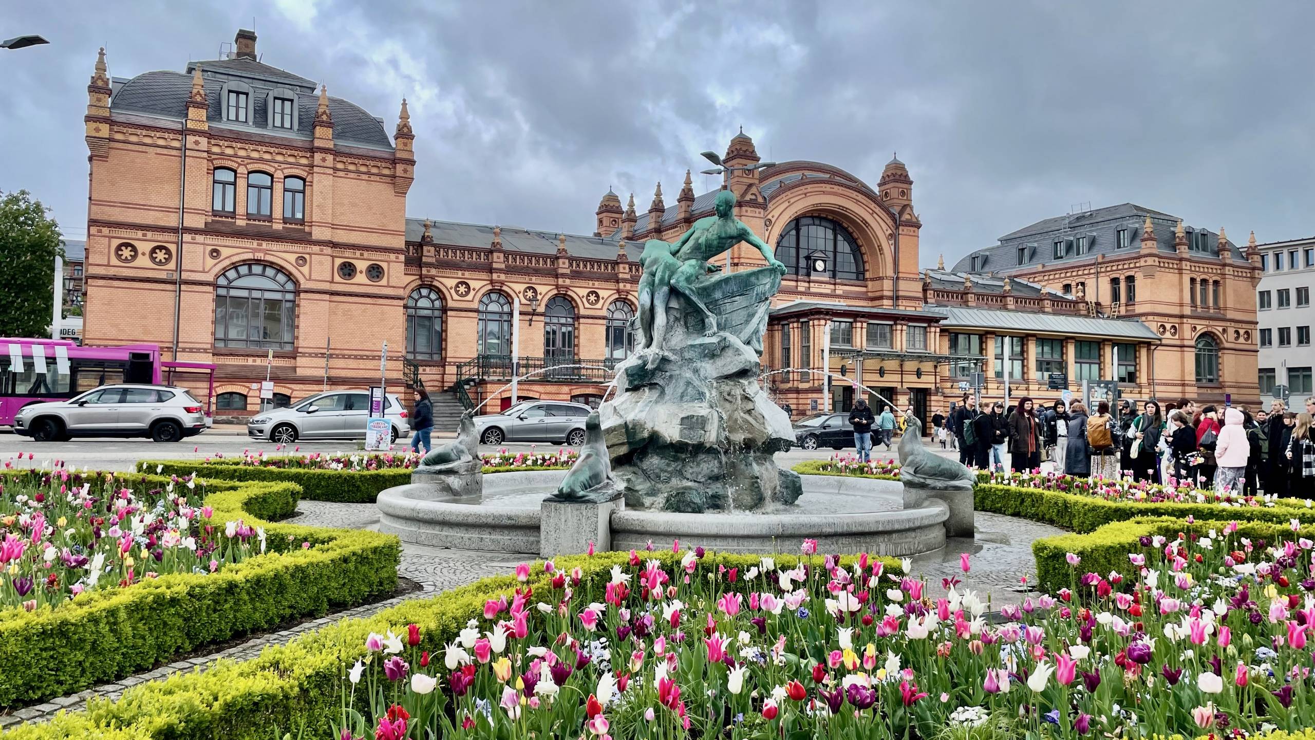 Grunthalplatz Fountain, Schwerin Station