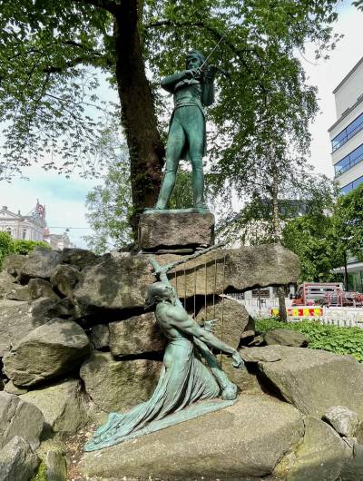 Ole Bull Fountain, Bergen