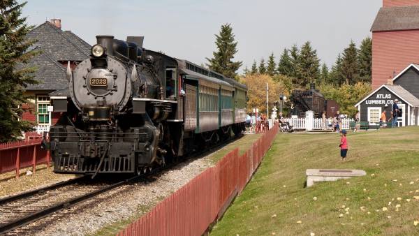 Visit Calgary Heritage Park Train, johnbannerman@pixabay